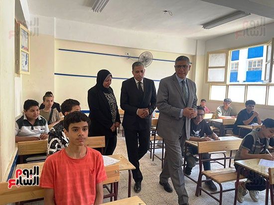 محافظ الجيزة يتفقد لجان امتحانات الشهادة الإعدادية بمدارس بولاق الدكرور.. صور