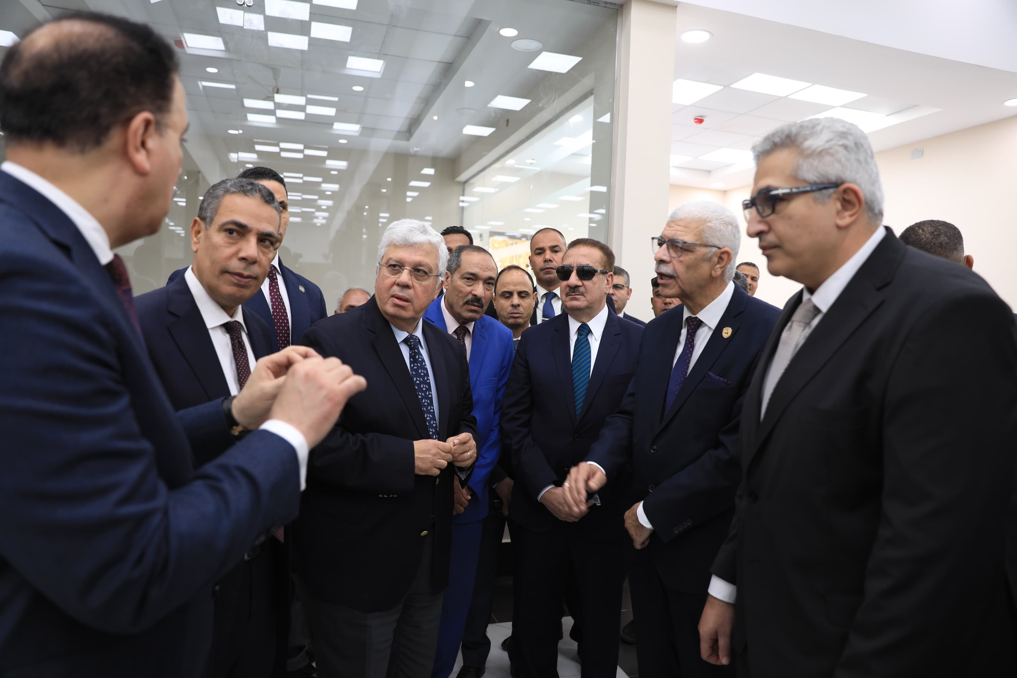 وزير التعليم العالي ومحافظ المنوفية ورئيس الجامعة يفتتحون مركز الاختبارات الإلكترونية بكلية الحقوق
