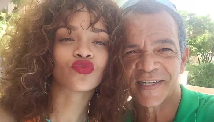 وفاة والد ريهانا عن عمر يناهز 70 عاما بعد فترة قصيرة من المرض