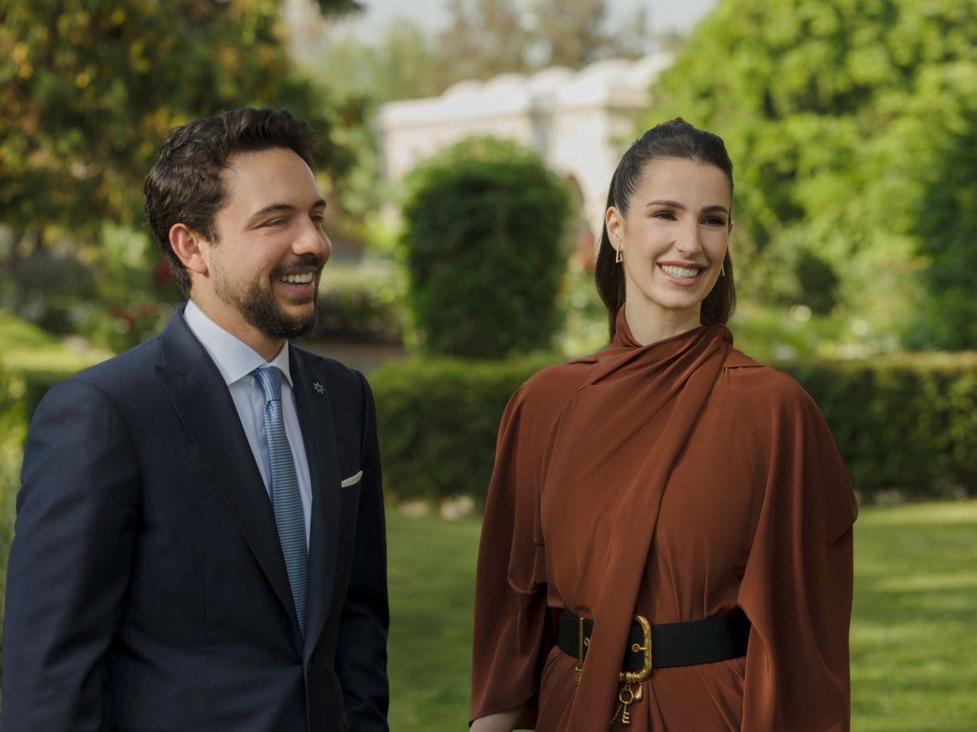 الذكرى الثانية لزواج الأمير الحسين والأميرة رجوة.. حب وطّدت أواصره الأميرة إيمان الصغيرة