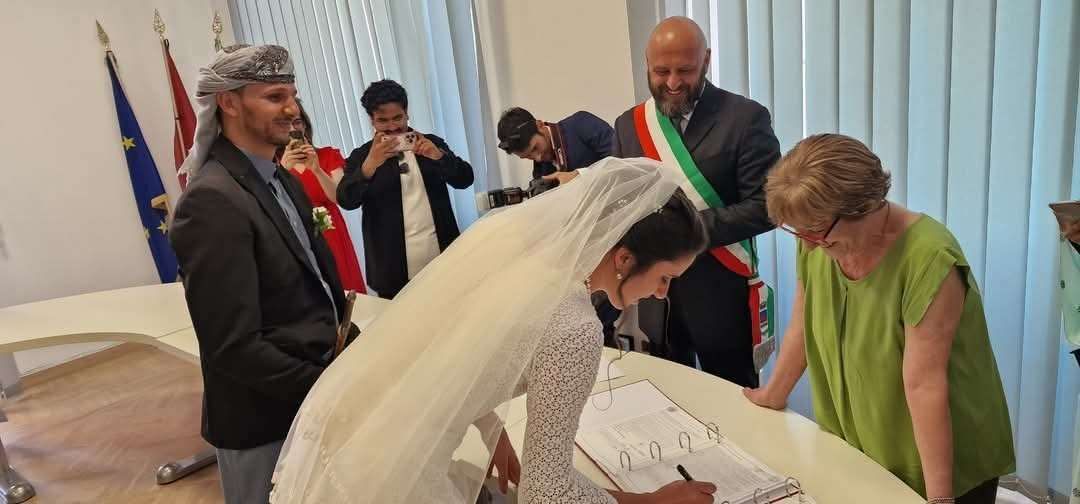 تعرف على اول شاب يمني يتزوج من فتاة ايطالية(صورة)