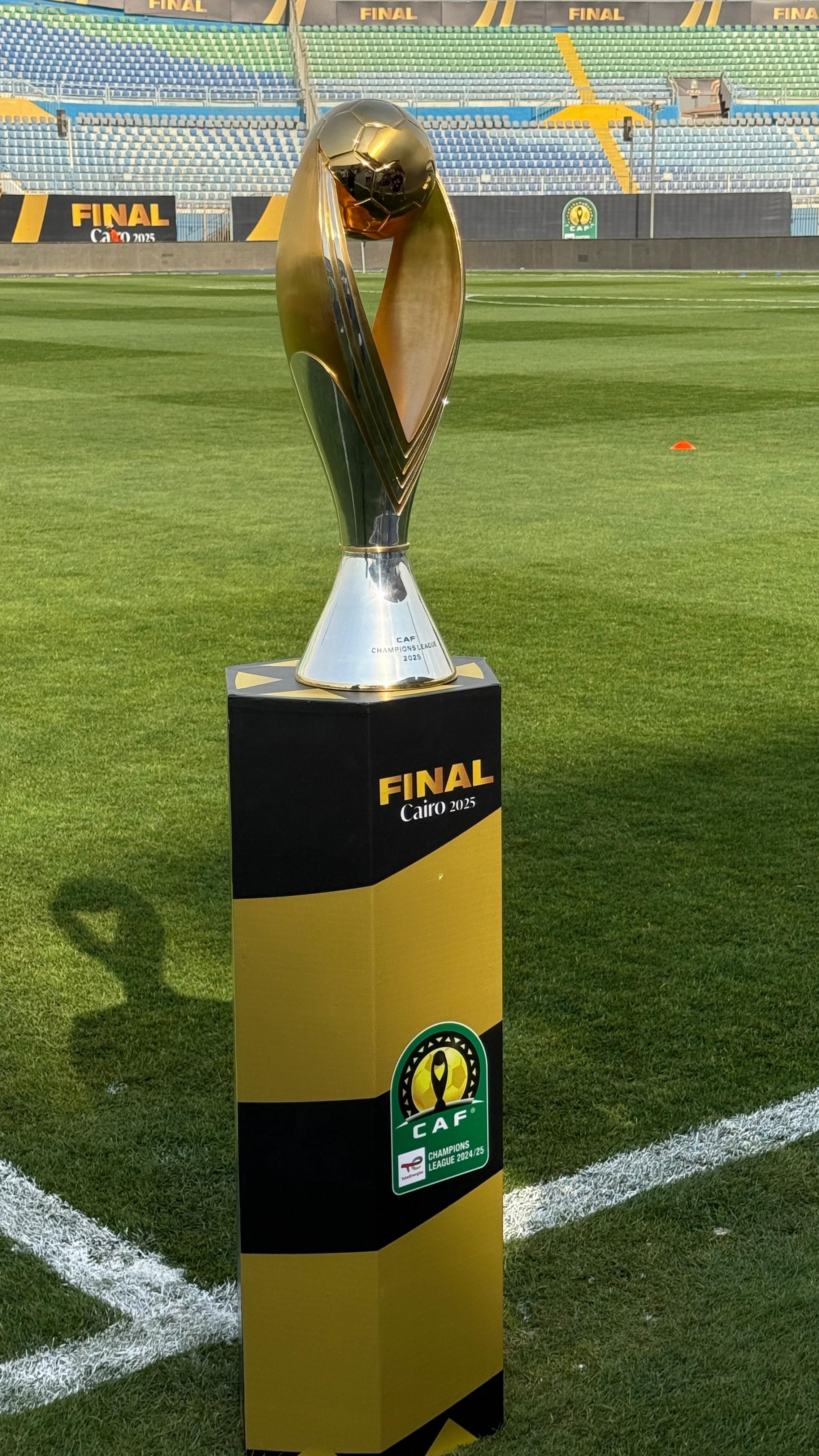 كأس أفريقيا تزين ملعب الدفاع الجوى قبل مواجهة بيراميدز وصن داونز