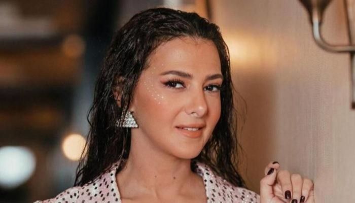 "لست مرتاحة".. رسالة غامضة من دنيا سمير غانم تثير التساؤلات حول الشخص المقصود!