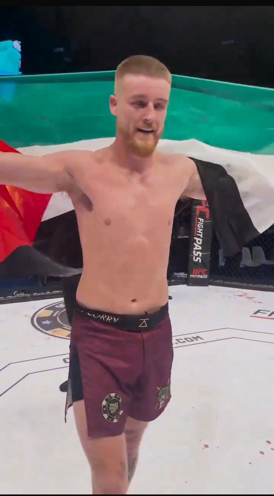 ملاكم أيرلندي يهزم إسرائيليا ويرفع علم فلسطين ويردد: فلسطين حرة.. فيديو