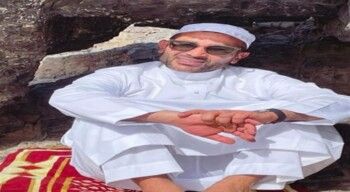 بعد إزالته للوشم.. أحمد سعد يظهر ساجدًا داخل غار السجدة