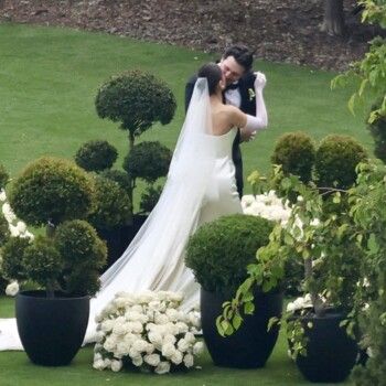 هايلي ستينفيلد وجوش ألين يدخلان القفص الذهبي بعيداً عن الإعلام