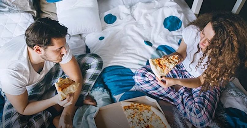 للرجال والنساء... أسوأ 9 أطعمة قبل العلاقة الحميمة