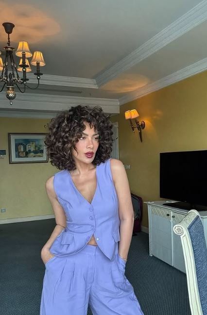 صبا مبارك بـ لوك جديد وقصة شعر تجذب الأنظار.. صور