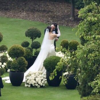 هايلي ستينفيلد وجوش ألين يدخلان القفص الذهبي بعيداً عن الإعلام