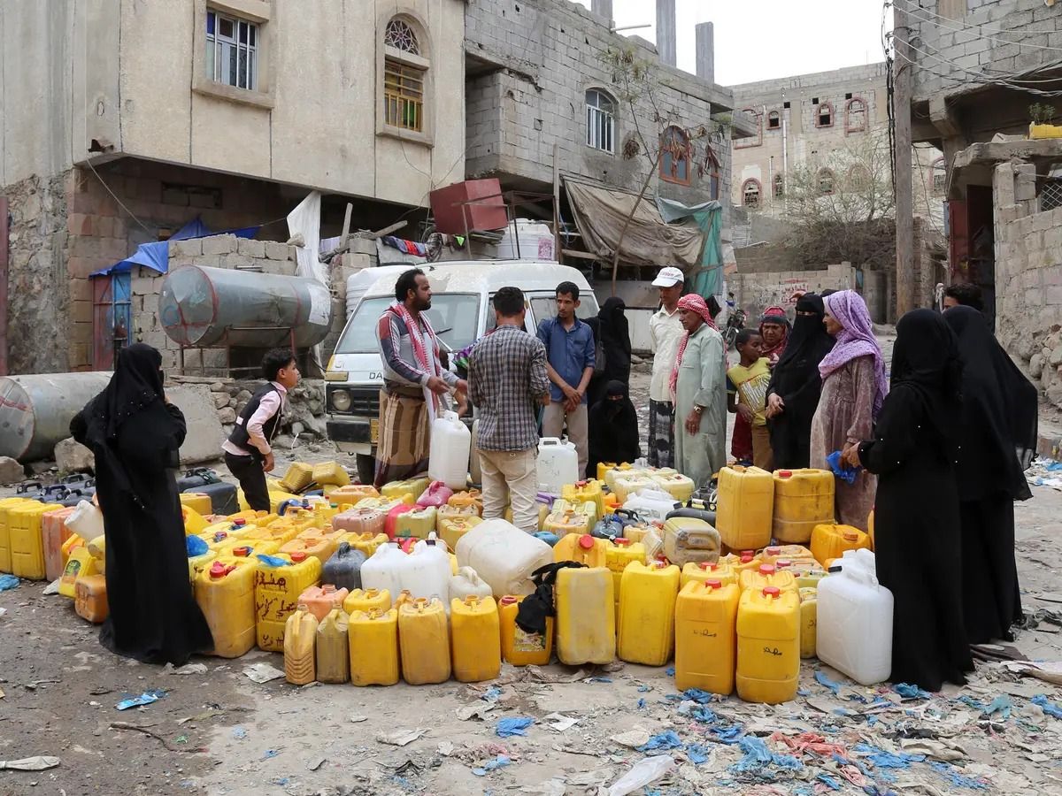 السلطة المحلية بتعز تعلن حزمة معالجات عاجلة للتخفيف من أزمة المياه