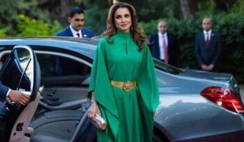 إطلالات الملكة رانيا.. مزيج مميز بين الموضة الغربية والهوية العربية