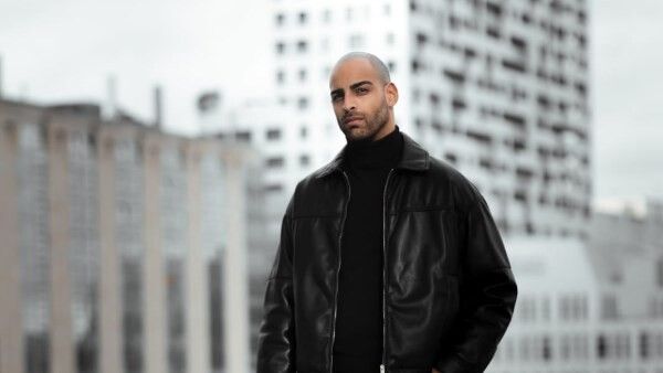 روي شلش يطرح أغنية "دقيقة صمت" .. ويدمج الهيب هوب بالفلسفة والأسطورة