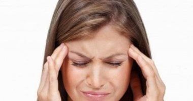 نوبة الصداع النصفي قد تحدث بسبب القلق والتوتر.. إزاى تتعامل معاها