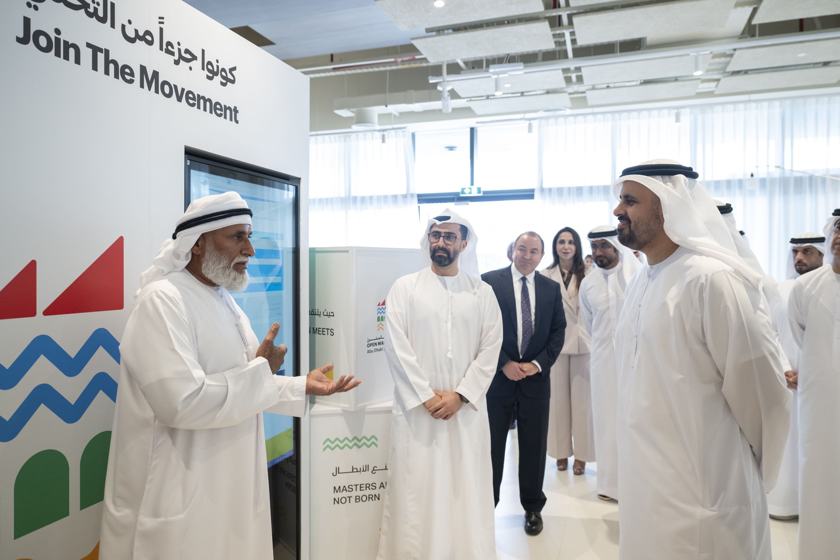 الامارات | ذياب بن محمد بن زايد يشهد توقيع اتفاقية بين ألعاب الماسترز أبوظبي 2026 و"أدنوك"