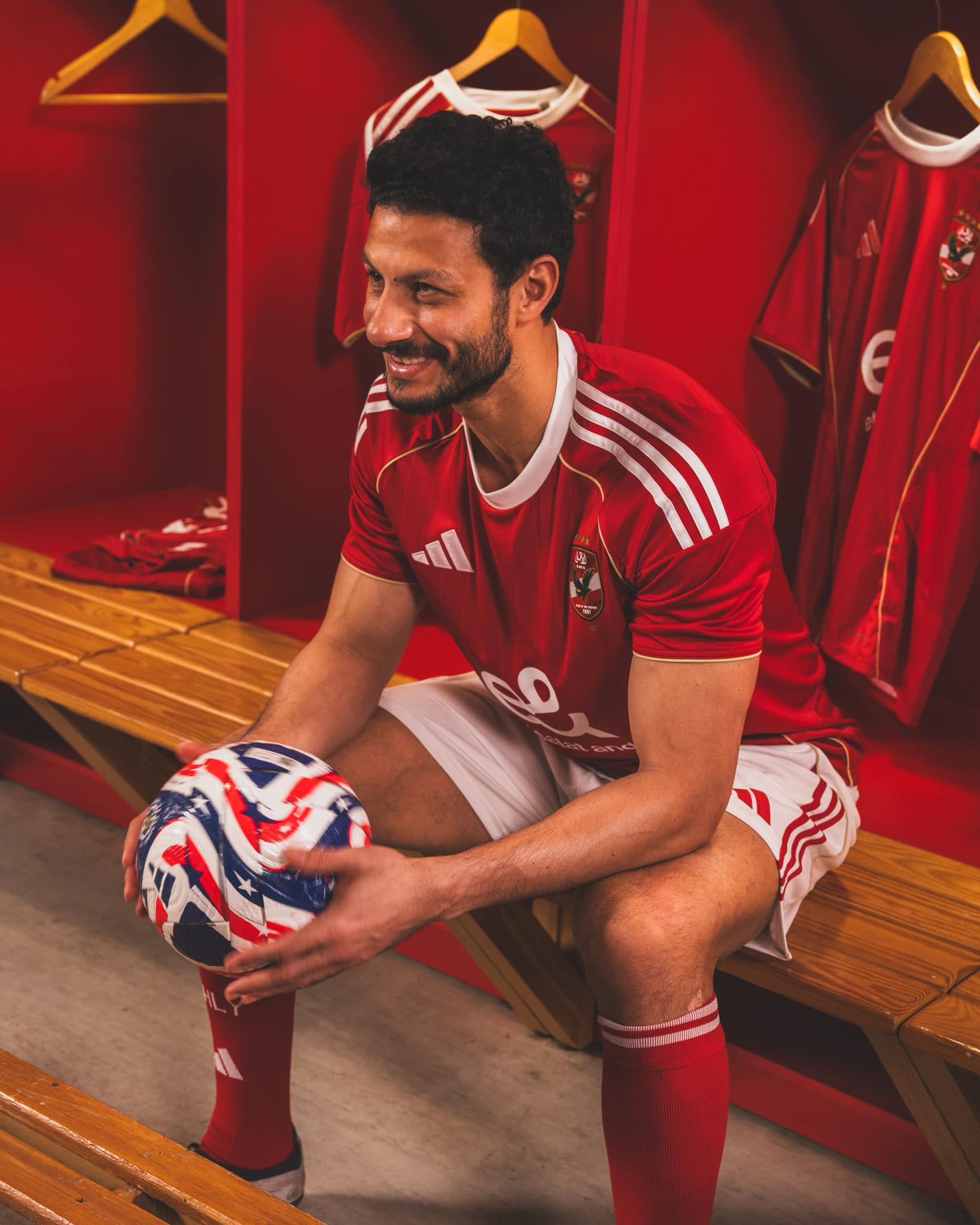 الأهلي يزيح الستار عن قميص كأس العالم للأندية والموسم الجديد.. صور