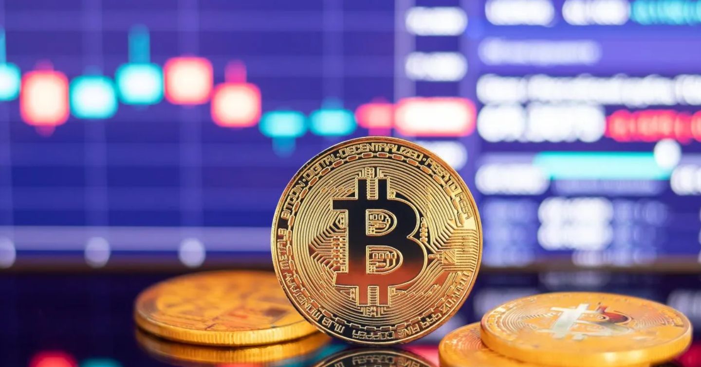 تعافي سعر البيتكوين تدريجيا من انخفاضه الأخير والاستقرار فوق مستوى 104 ألف دولار