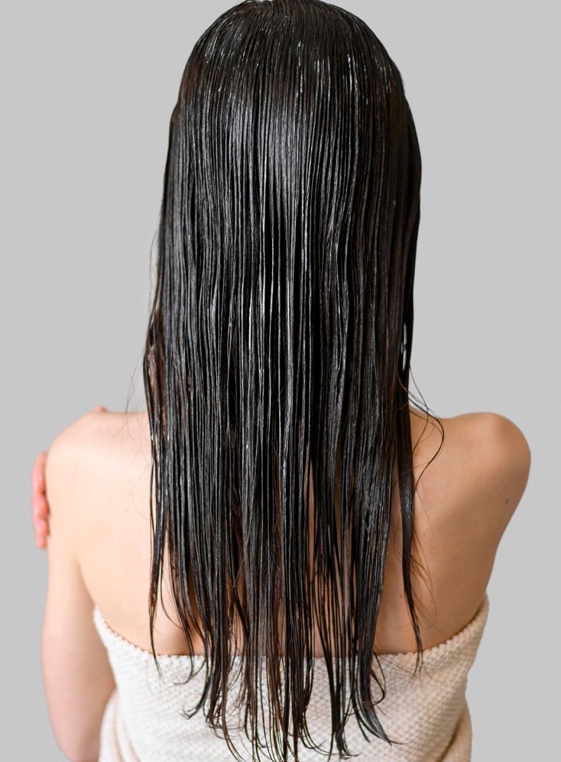 تجربتي مع ماسكات منزلية لعلاج تلف الشعر في الصيف بعد البحر والمسبح