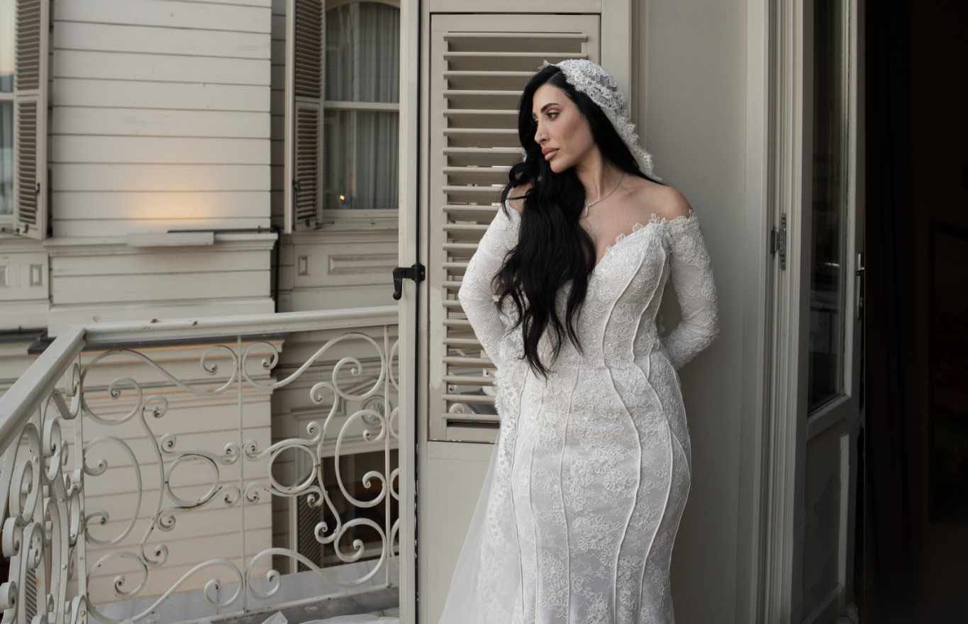 بالصور- المصممة نور فتح الله تحتفل بزفافها في حفل شاعري في اسطنبول