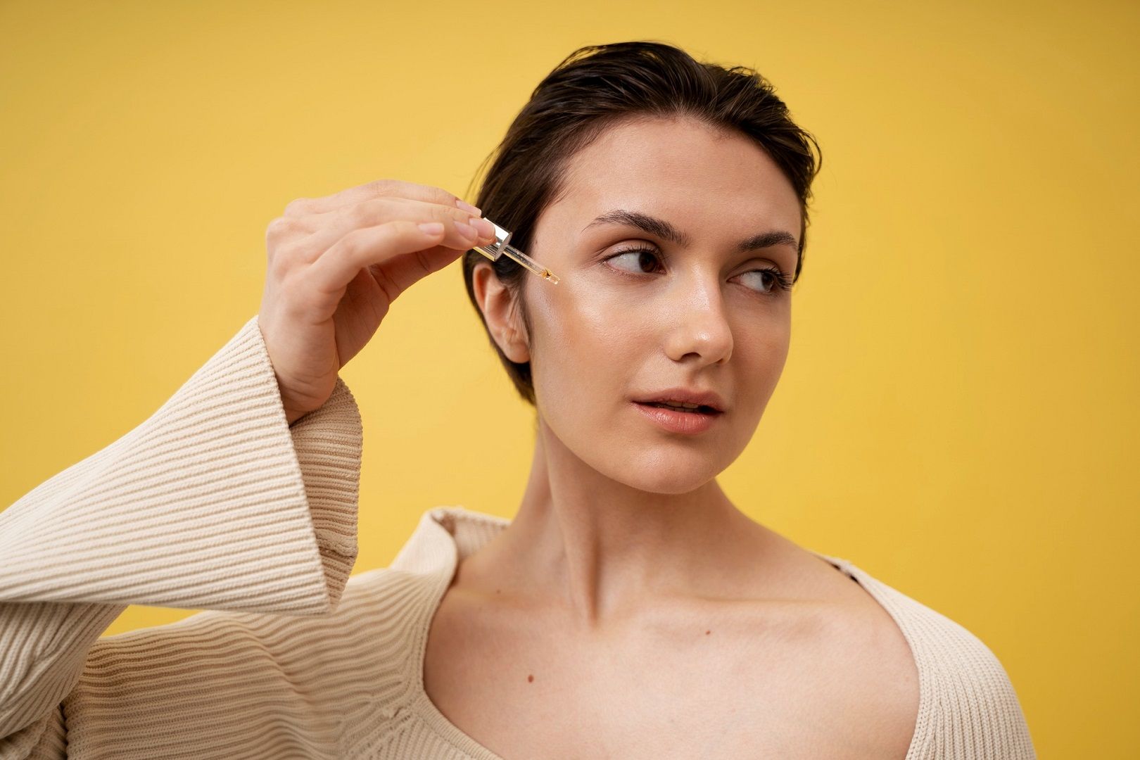 وصفات طبيعية لبشرة متوهجة بمكونات من المنزل.. أسرار الجمال في مطبخك