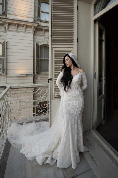 بالصور- المصممة نور فتح الله تحتفل بزفافها في حفل شاعري في اسطنبول