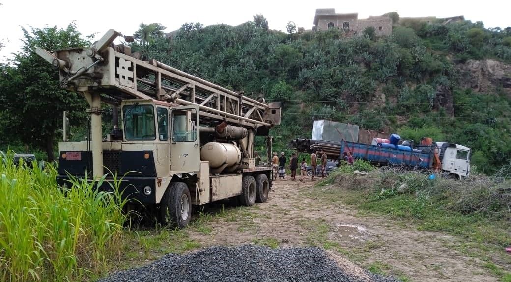 من يعرقل مشروع مياه الشيخ زايد في تعز.. ولماذا تم استبعاد الضباب رغم بدء الحفر؟