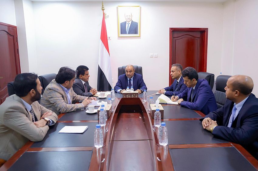 بن بريك يطرق بوابة الكهرباء.. لانريد حلول تقليدية