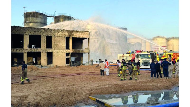 الامارات | «طوارئ الشارقة» تعلن السيطرة على حريق ميناء الحمرية
