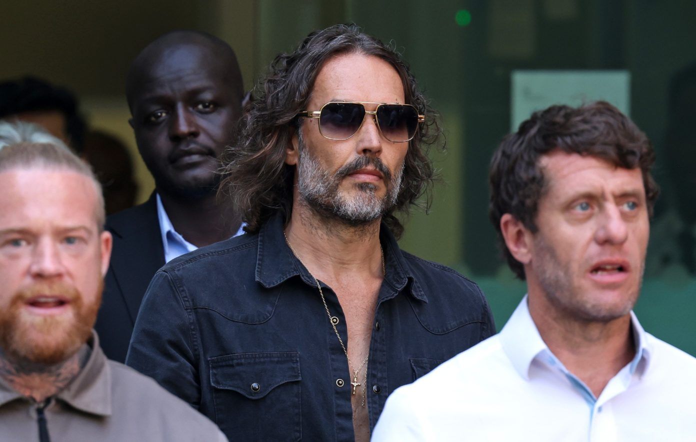 أحدث تفاصيل في قضية راسل براند من تهمة الاغتصاب والاعتداء.. تعرف عليها