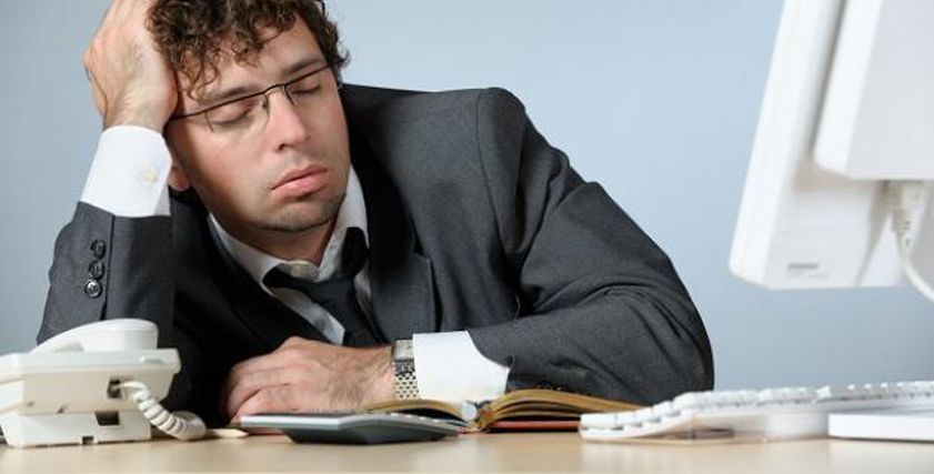 لماذا يشعر شباب اليوم بالإرهاق؟.. إليك سر فقدان الطاقة في العشرينات