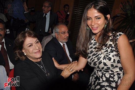 رشوان توفيق لـ الخليج 365: سميحة أيوب جارتى وعشرة عمرى ولا تعوض