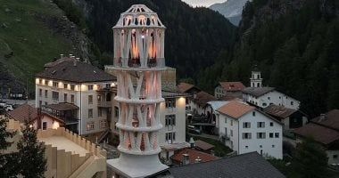 تكنولوجيا: 3 لقطات تلخص رحلة أطول برج 3D بالعالم من بلد الـ12 مواطنا لتكريم الحلوى السويسرية