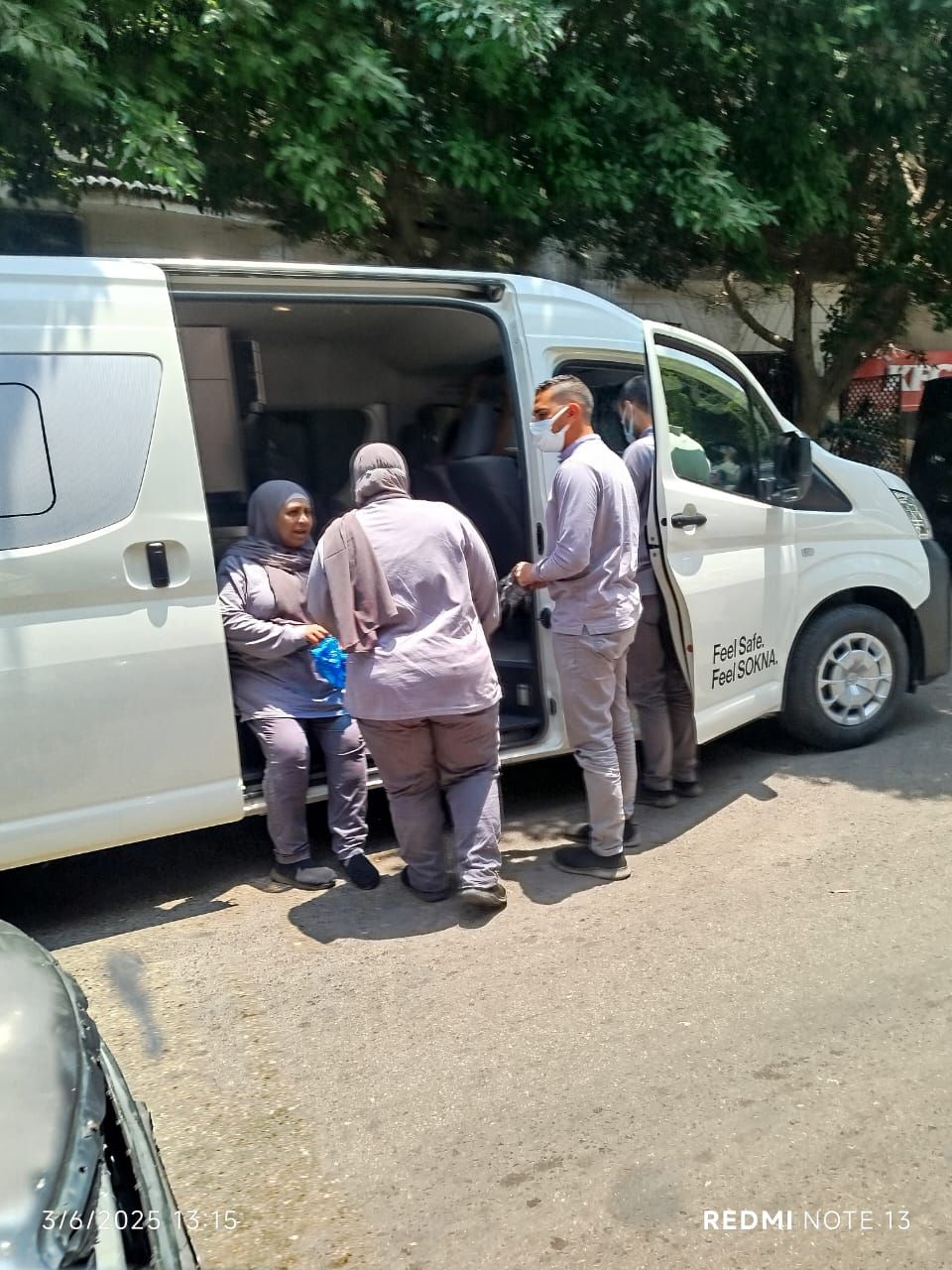 سيارة نقل الموتى تصل منزل سميحة أيوب استعدادا للجنازة.. صور