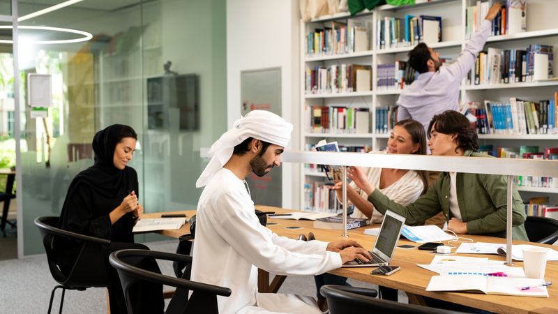 الامارات | معايير جديدة لدراسة الطلبة المواطنين في «التعليم العالي» خارج الدولة