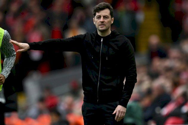 وست بروميتش يعين مساعد مدرب توتنهام مايسون على رأس إدارته الفنية