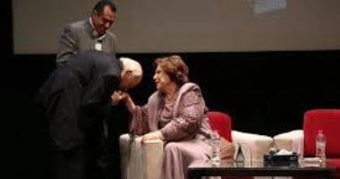 رشوان توفيق لـ الخليج 365: سميحة أيوب جارتى وعشرة عمرى ولا تعوض