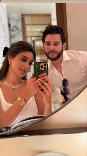 ياسمين صبري تطل إلى جانب شقيقها بلال في ظهور نادر له