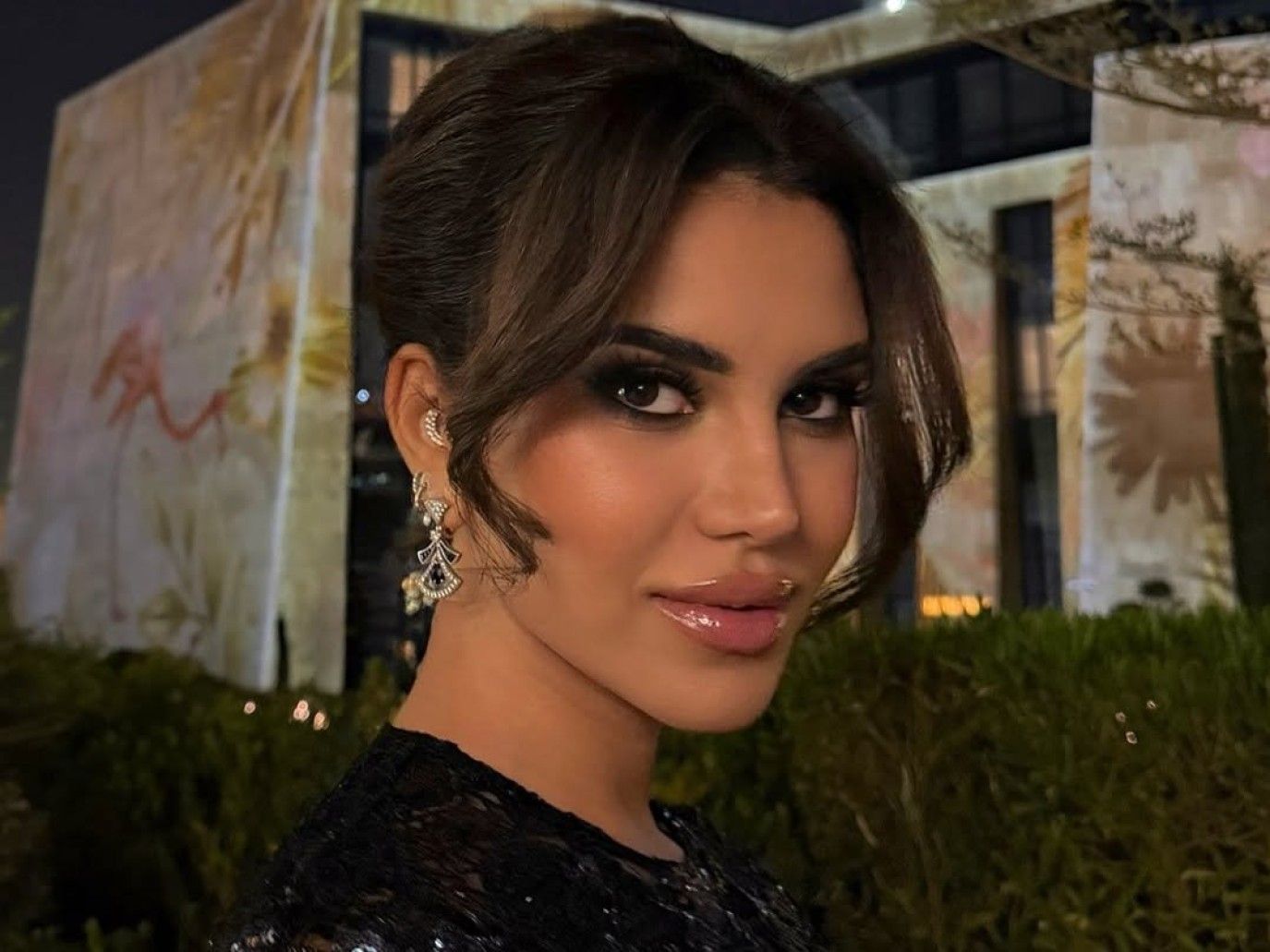 بالصور: تسريحات شعر مرفوعة وبسيطة مناسبة للعيد بأسلوب مدونات الموضة