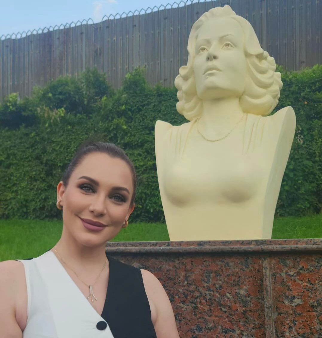 بالصور- سلاف فواخرجي تحتفي بإرث “أسمهان” في دار الأوبّرا المصريّة