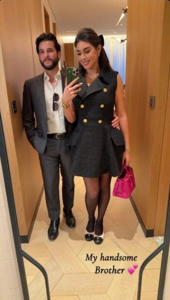 ياسمين صبري تطل إلى جانب شقيقها بلال في ظهور نادر له