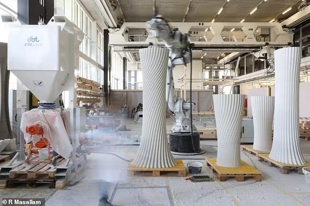 تكنولوجيا: 3 لقطات تلخص رحلة أطول برج 3D بالعالم من بلد الـ12 مواطنا لتكريم الحلوى السويسرية