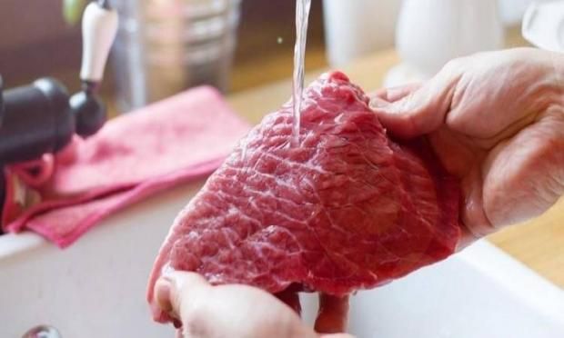تحذيرات من فعل هذا الأمر باللحمة قبل طبخها في عيد الأضحى.. كارثة صحية