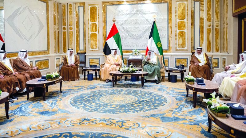 الامارات | أمير الكويت ومنصور بن زايد يبحثان تعزيز التعاون