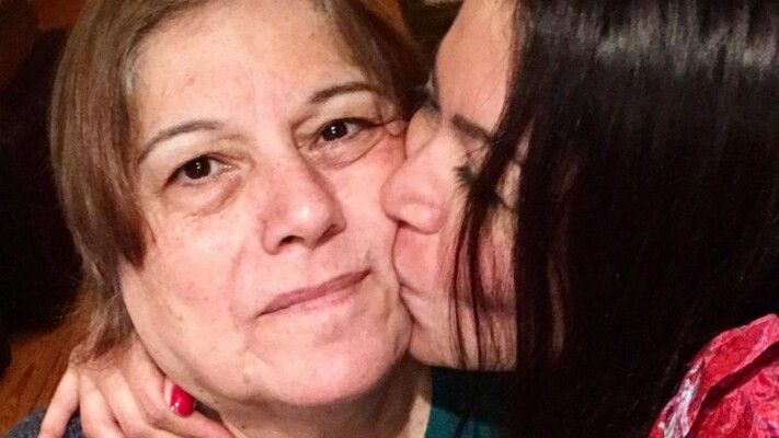 بصورة من شبابها..لقاء الخميسي توجه رسالة حب لوالدتها