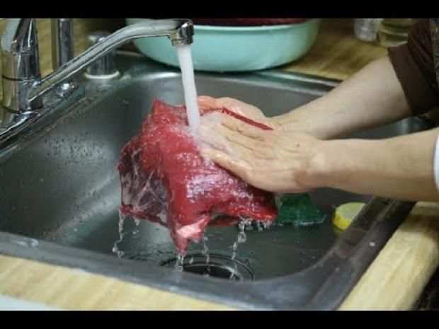 تحذيرات من فعل هذا الأمر باللحمة قبل طبخها في عيد الأضحى.. كارثة صحية