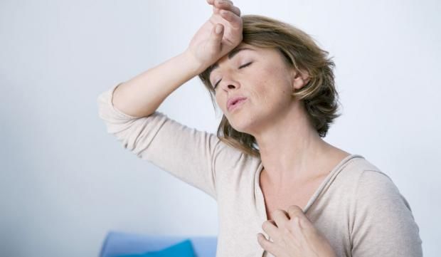 من الأربعين إلى الخمسين.. كيف تتغير حياة المرأة مع سن اليأس؟