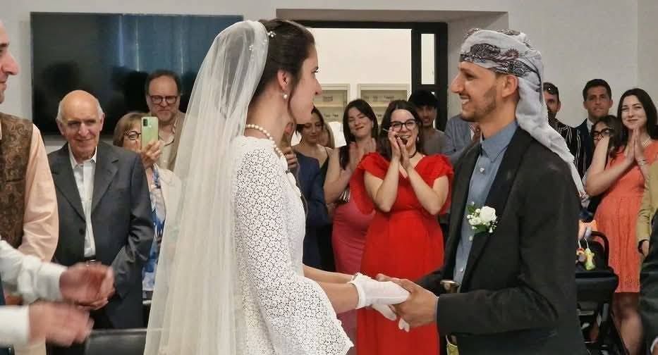 شاهد بالصور...شاب يمني يتزوج فتاة إيطالية في روما وزفاف فريد يمزج بين حضارتين وثقافتين