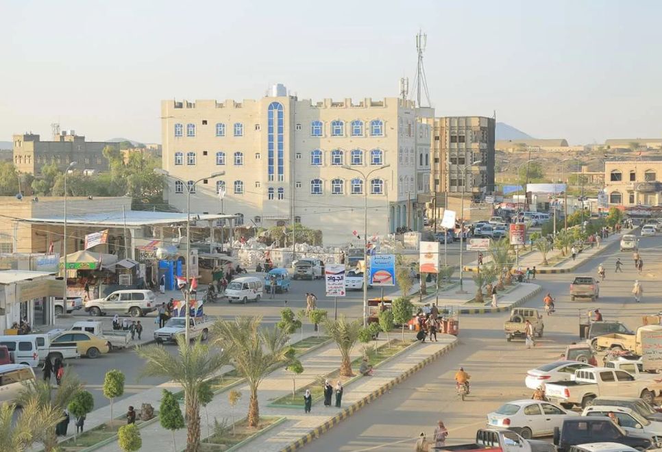 انفجار الأوضاع في مأرب...القبائل توقف النفط وغارات طائرات بن عزيز تخلّف قتلى