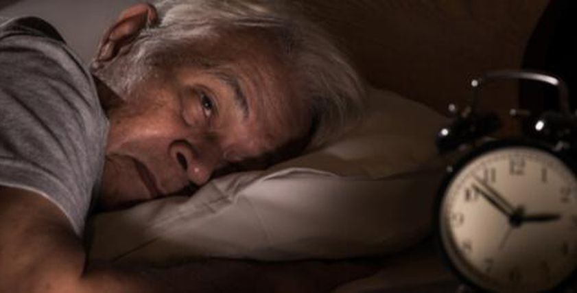 مخاطر تتطور بصمت.. لماذا يشعر كبار السن بالوحدة وسط العائلة؟