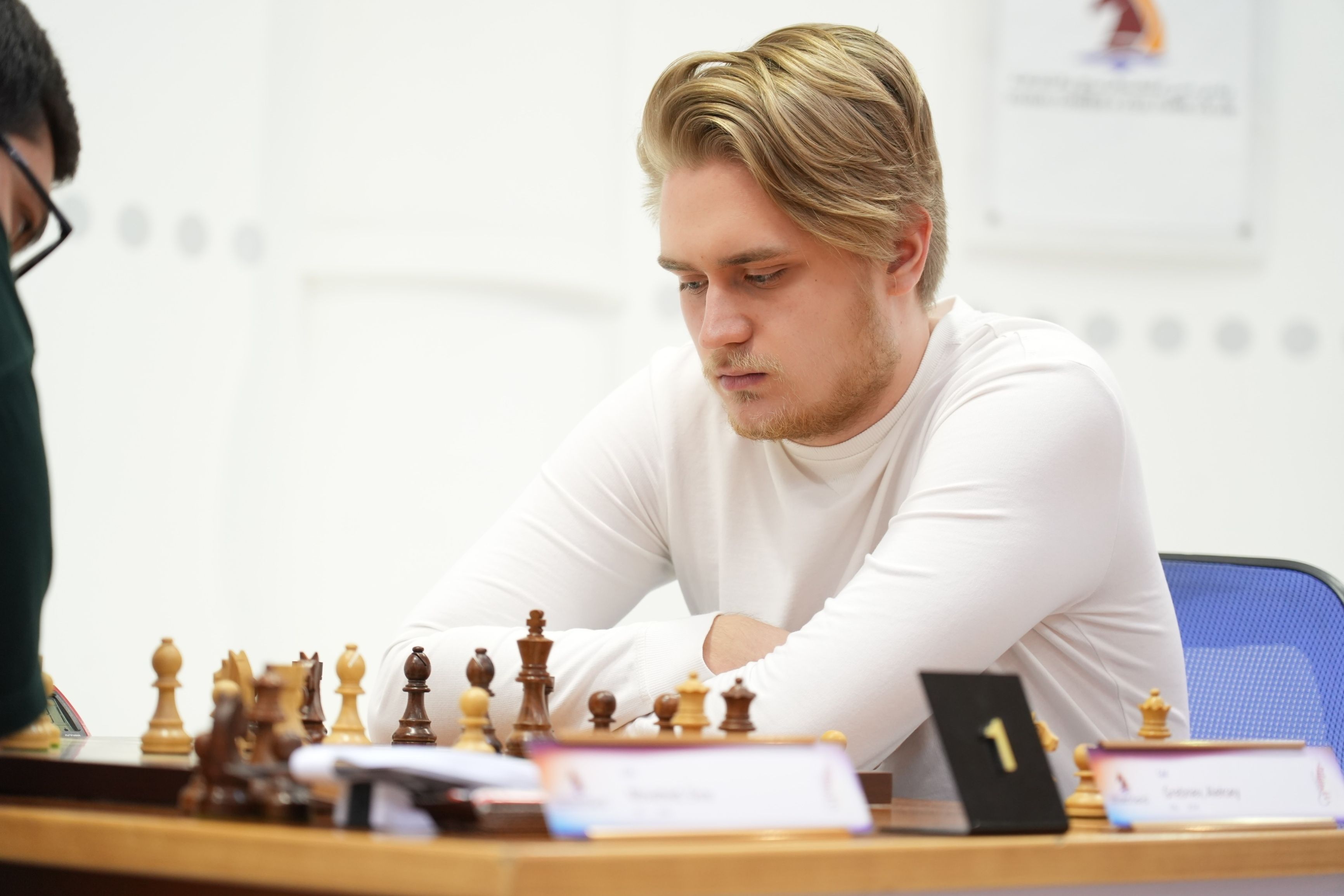 الامارات | الروسي غريبنيف في صدارة بطولة دبي المفتوحة للشطرنج