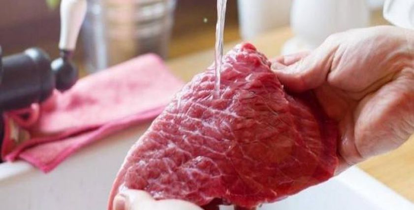 تحذيرات من فعل هذا الأمر باللحمة قبل طبخها في عيد الأضحى.. كارثة صحية